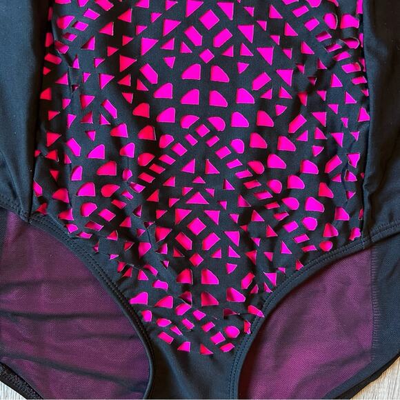Torrid Bikini Pin-Up-Girl Style Hot Pink Black like NEW lazer  cut 14 16 - Picture 8 of 13